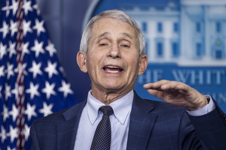 Læknirinn Anthony Fauci er helsti ráðgjafi bandarískra stjórnvalda í aðgerðum vegna faraldursins.