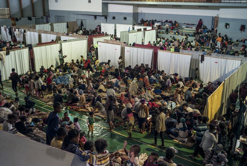 Fjöldahjálparmiðstöð í Antananarivo, höfuðborg Madagaskar, vegna fellibyls. Mynd: EPA