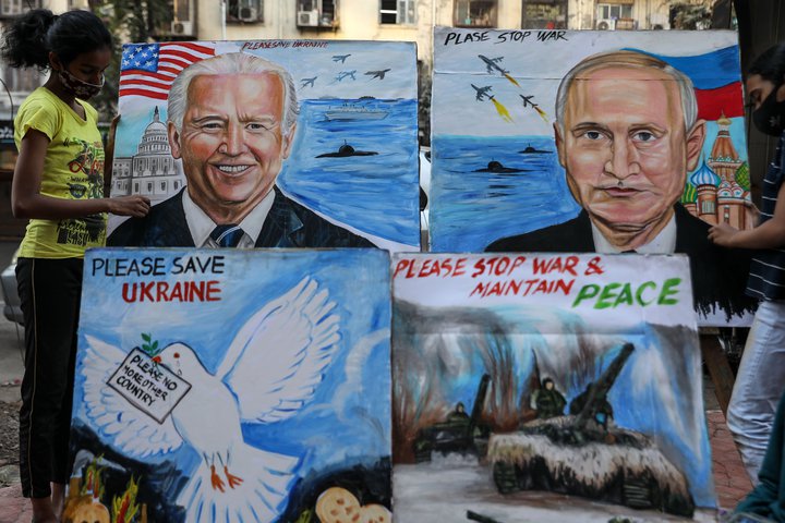 Joe Biden Bandaríkjaforseti fullyrti á blaðamannafundi í Hvíta húsinu í gær að Vladimír Pútín Rússlandsforseti væri stríðsglæpamaður.