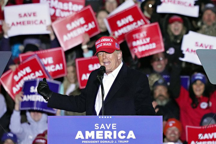 Donald Trump á fjöldafundi í Suður-Karólínu í síðasta mánuði. Samfélagsmiðill hans, Truth Social, hefur ekki gengið eins vel og forsetinn fyrrverandi vonaðist til.