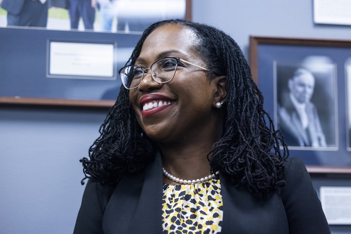 Ketanji Brown Jackson er 51 árs, fædd í Washington en uppalin í Miami.