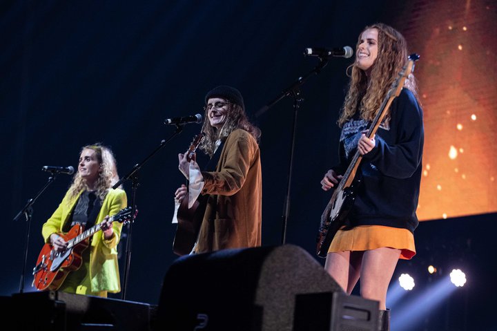 Systur: Sigga, Beta og Elín, verða átjándu á svið í úrslitum Eurovision í Tórínó á Ítalíu í kvöld.