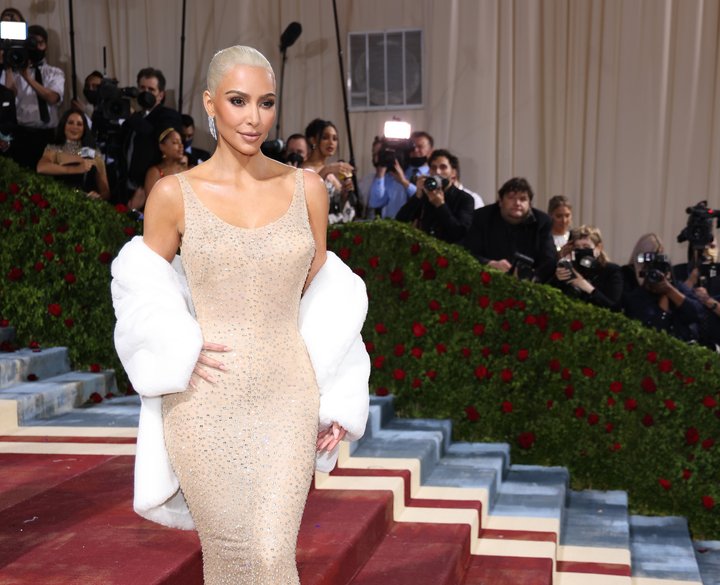 Kim Kardashian er gangandi auglýsing fyrir allt milli himins og jarðar. Líka rafmynt.