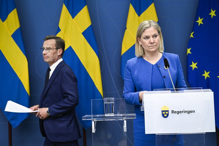 Hér eru þau saman, Ulf Kristersson formaður Hægriflokksins (Moderatarna) og Magdalena Andersson formaður Sósíaldemókrata. Ulf mun á næstunni nær örugglega taka við embætti forsætisráðherra af Magdalenu.