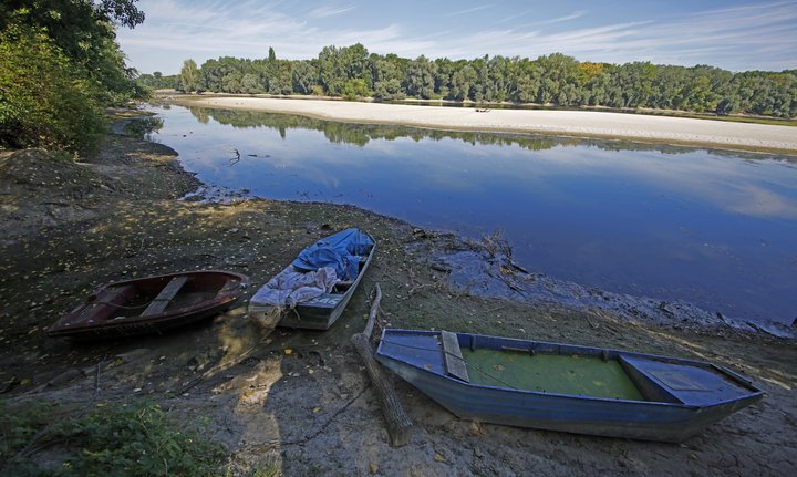 Vatnsyfirborð Rínarfljóts hefur lækkað stöðugt síðustu vikur.
