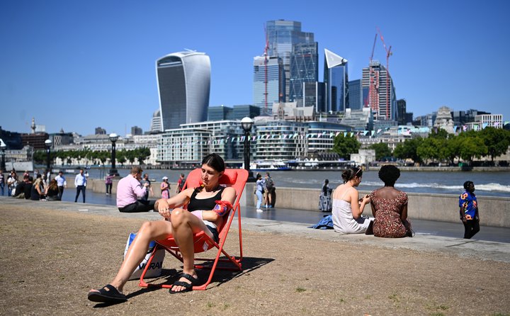 Sortuæxli myndast þegar fólk verður fyrir sólbruna og raunar þrefaldast líkurnar á að fólk þrói með sér húðkrabbamein við það eitt að sólbrenna á tveggja ára fresti.