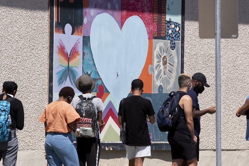 Með kærleikinn að vopni í bólusetningarherferð gegn apabólu í Washington-borg. Mynd: EPA