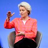 Ursula von der Leyen útskýrir raforkumarkarðinn á ráðstefnu í Slóveníu í gær.