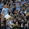 Erling Braut Haaland framherji Manchester City er búinn að skora 10 mörk í fyrstu sex leikjum sínum í ensku úrvalsdeildinni. Hann kostaði City svipað mikið og veiðigjöldin sem lögð eru á útgerðir á Íslandi í ár.