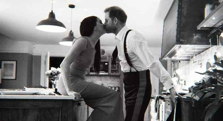 Meghan og Harry kynntust á Instagram. Hljómar kannski ekki eins og ævintýri, enda hafa þau sagt skilið við slík, að minnsta kosti konungleg ævintýri.