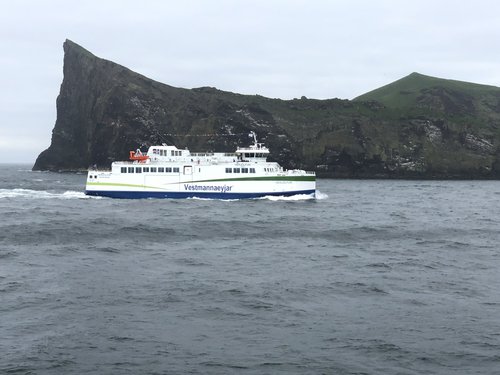 Nýi Herjólfur á siglingu.