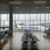 Verð á flugfargjöldum lækkaði um 6,9 prósent milli mánaða. Aðrar hækkanir gerðu það hins vegar að verkum að verðbólgan hélt áfram að rísa.
