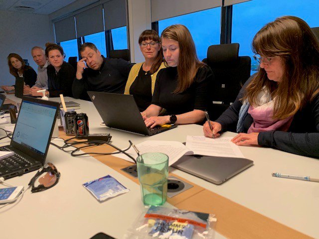 Frá undirskrift samningsins í nótt.