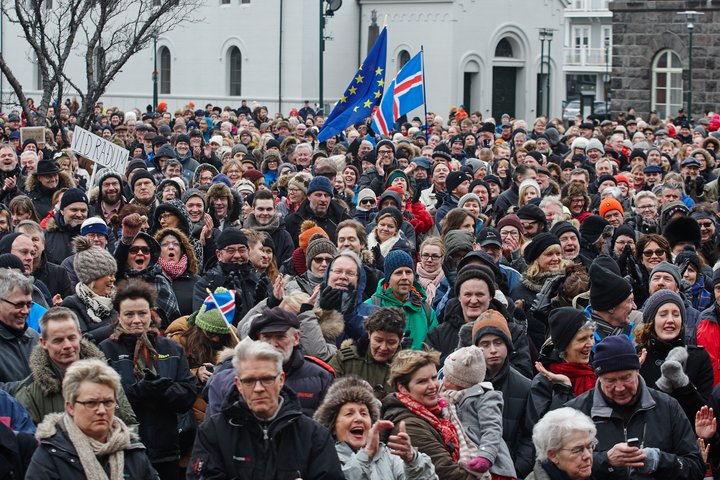 iceland-protest_16823101682_o.jpg