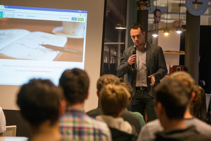 Matej Rauh við stofnviðburð síðunnar