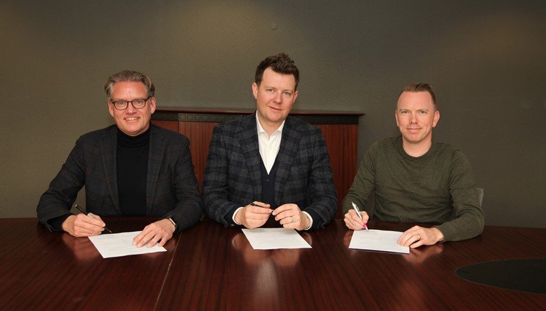 Það var einnig undirritaður kjarasamningur um lífeyrismál milli VR annars vegar og Samtaka atvinnulífsins og Félags atvinnurekenda hins vegar sem lýtur einvörðungu að Lífeyrissjóði verzlunarmanna og kemur í stað kjarasamnings aðila frá 1996.