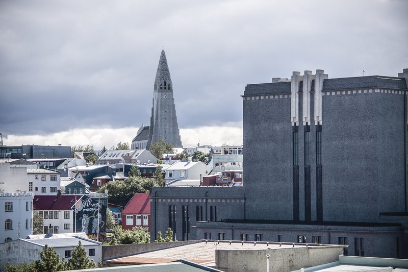 Báðar aðgerðirnar, niðurgreiðsla á höfuðstól húsnæðislána með peningum úr ríkissjóði, og skattfrjáls nýting á séreignarsparnaði til að borga niður húsnæðisskuldir, hafa nýst tekjuháum mun meira en tekjulágum. 