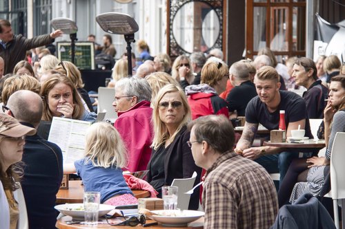 Heimilt er að nota rafrettur inn á veitingastöðum samkvæmt núverandi lögum