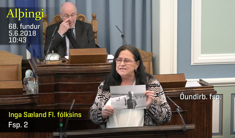 Inga Sæland sýndi þingsal mynd af sex ára drengnum sem fær ekki nauðsynleg lyf vegna ákvörðunar lyfjanefndar.