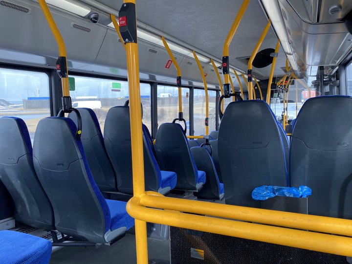 Innstigum í strætisvagna fækkaði verulega í kórónuveirufaraldrinum. Sveitarfélög höfuðborgarsvæðisins biðla á ný til þingsins um að bæta tekjutap Strætó bs. vegna faraldursins.