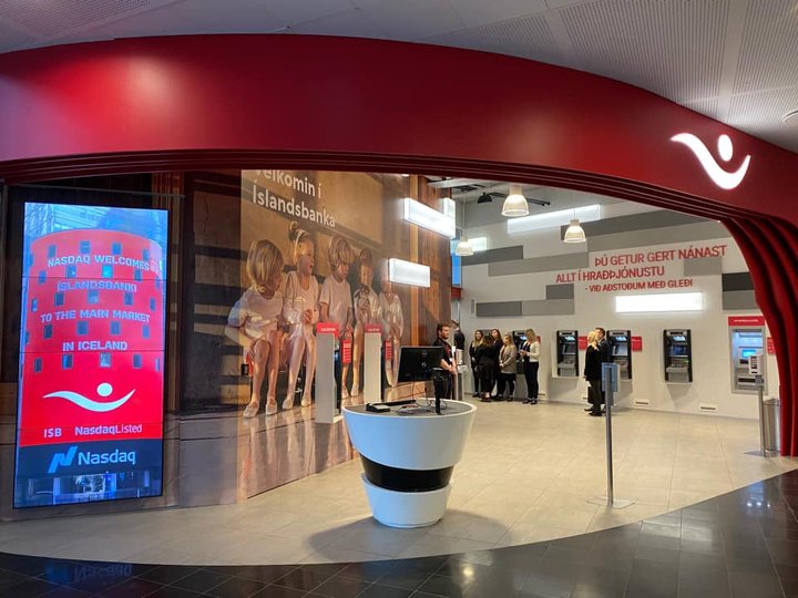 Íslandsbanki ætlar ekki að byrja að taka tillit til nýs fasteignamats við endurfjármögnun húsnæðislána fyrr en nýja fasteignamatið hefur tekið gildi.