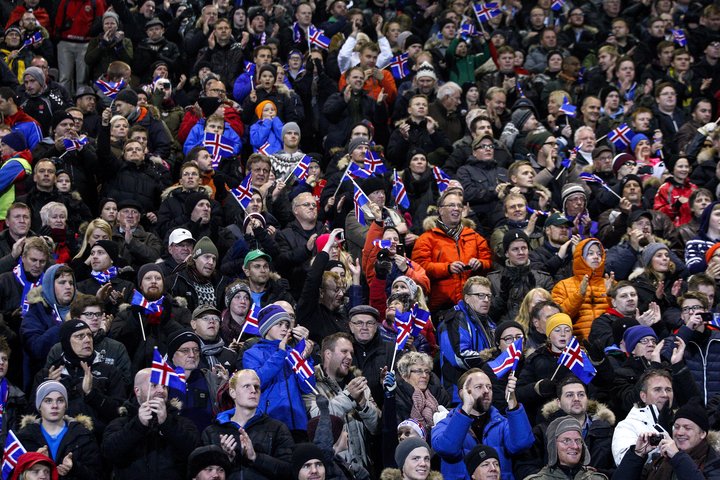 Stuðningsmenn íslenska landsliðsins.