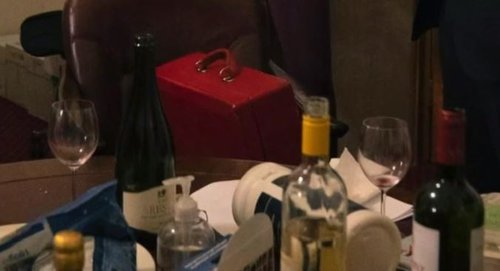 Áfengi var án efa haft um hönd í samkvæminu. Skjáskot/ITV