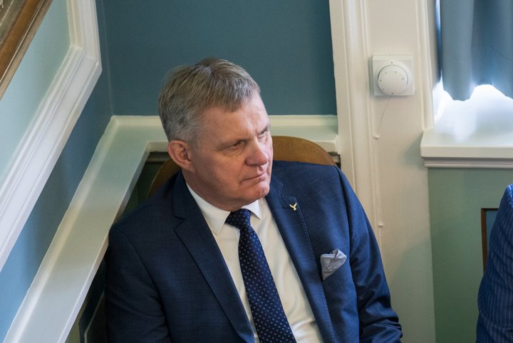 Jón Gunnarsson dómsmálaráðherra fer með fangelsismál í ríkisstjórn Íslands.