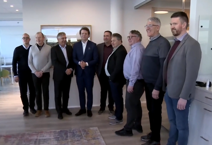 Flestir þeirra sem undirrituðu samninganna 12. desember síðastliðinn fyrir hönd félagsmanna stilltu sér upp í myndatöku í kjölfarið. Á myndina vantar hins vegar Ragnar Þór Ingólfsson, formann VR, sem sagðist ekki hafa haft geð í að láta mynda sig.