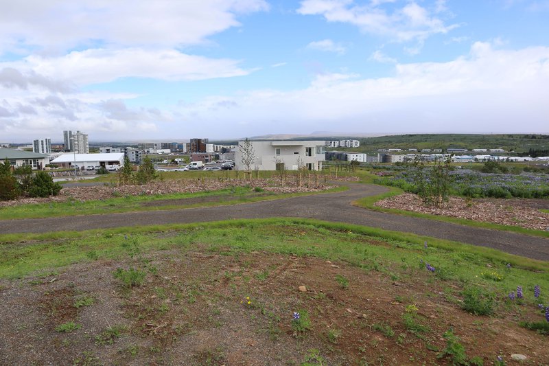 Fjallahjólabrautin þykir minna á venjulega malarstíga. Mynd: Kópavogur