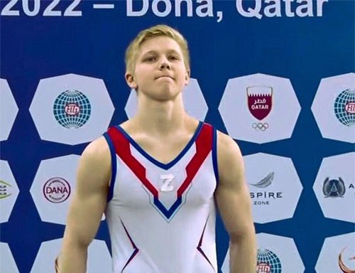 Rússneski fimleikamaðurinn Ivan Kuliak límdi Z yfir keppnisbúning sinn. Mynd: Twitter