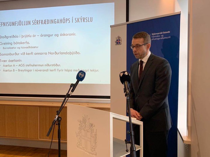 Axel Hall, formaður sérfræðingahópsins kynnti skýrsluna á blaðamannfundi í gær