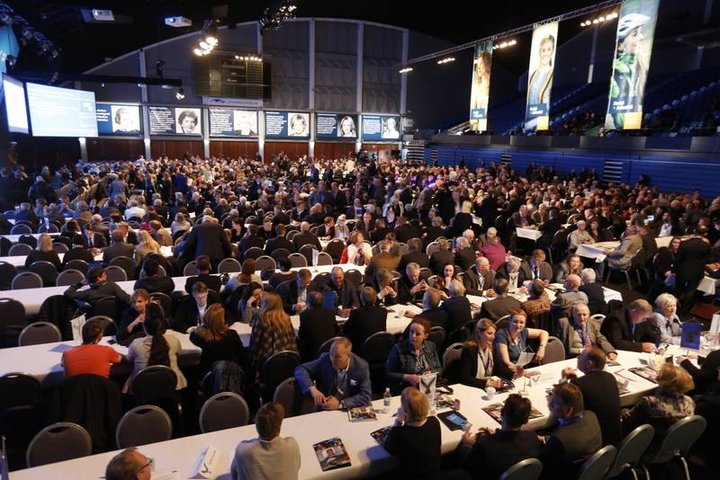 Nokkuð stór hópur landsmanna safnaðist nýverið á landsfundi Sjálfstæðismanna. Ætli einhver þeirra hafi nýlega flutt heim frá Danmörku? Myndin tengist fréttinni ekki beint.