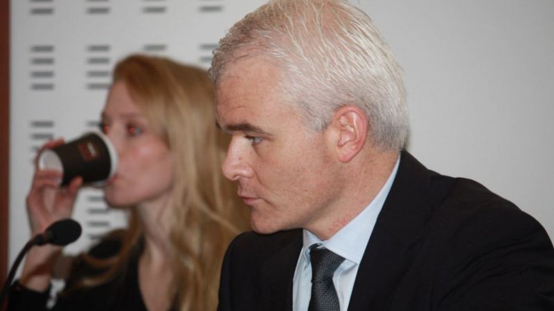 Lárus Welding var alls ákærður í fjórum málum og eyddi löngum stundum í réttarsal.