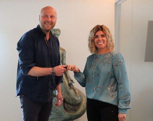 Lilja Einarsdóttir sveitarstjóri Rangárþings eystra, ásamt Antoni Kára Halldórssyni fyrrverandi sveitarstjóra. Mynd: Rangárþing eystra