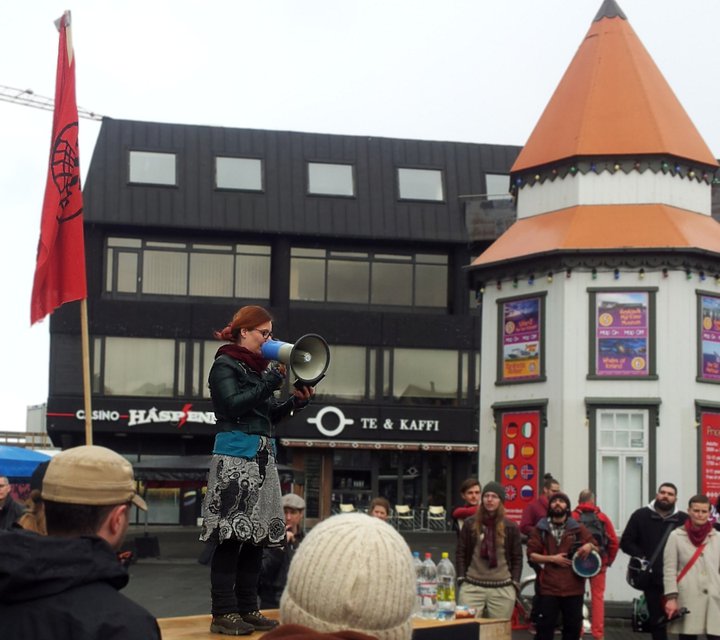 Christina Milcher á útifundi.