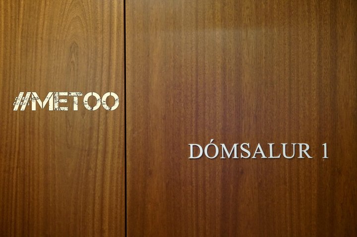 Metoo - Dómsalur