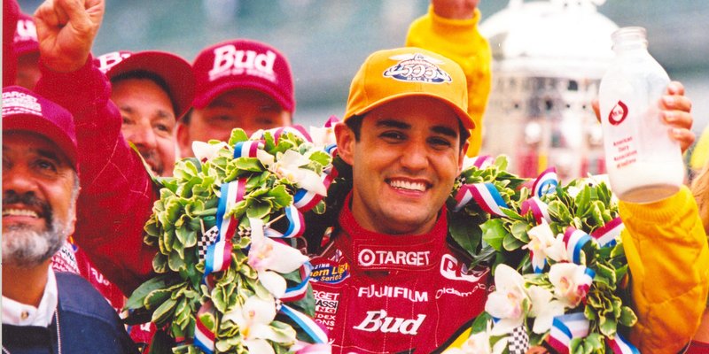 Juan Pablo Montoya varð meistari í IndyCar í Bandaríkjunum árið 2000. Það ár vann hann Indy 500-kappaksturinn en flaug til Evrópu árið 2001 til að keppa í Formúlu 1 fyrir Williams-liðið. Hann vann svo Mónakó kappaksturinn árið 2003. Hann snéri aftur til Bandaríkjanna tveimur árum síðar eftir að hafa brennt margar brýr að baki sér handan Atlantshafsins.