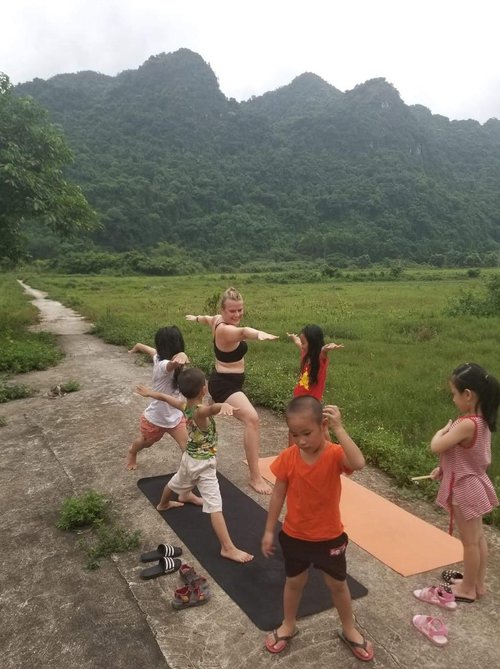 Yoga-tími með börnunum í Viet Hai þorpi í Víetnam Mynd: Aðsend