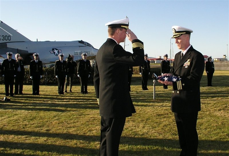 Herstöðin á Keflavíkurvelli lokaði við mikla viðhöfn 30. september 2006. Þegar föst viðvera erlends herliðs hófst þar aftur tæpum áratug síðar gerðist það í kyrrþey.