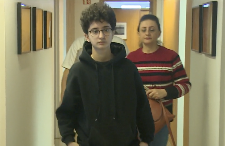 Maní og fjölskylda