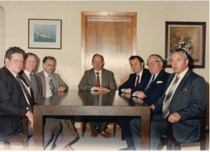 Stjórn Sementsverksmiðju ríkisins kosin 1980 ásamt framkvæmdastjórum. F.v. Sigurjón Hannesson, Daníel Ágústínusson, dr. Guðmundur Guðmundsson, Skúli Alexanderson formaður, Gylfi Þórðarson, Ásgeir Pétursson og Friðjón Þórðarson.