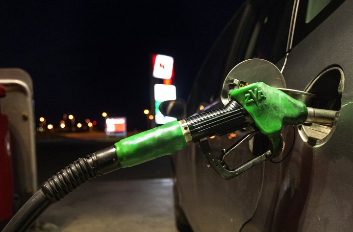 Það er sannarlega ekki ókeypis að fylla bílinn af bensíni um þessar mundir.