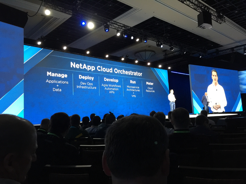 „Þetta var stolt stund í skugga hræðilegs atburðar. Fréttastofur allstaðar að voru enn verið að hringja í okkur Íslendingana sem urðum vitni af skotárásinni á Mandalay Bay þegar Qstack var kynnt sem nýjasta vara NetApp með nýtt nafn (NetApp Cloud Orchestrator) fyrir framan mörg þúsund manns á Insight ráðstefnunni í Las Vegas. Það var súrrealiskt að sitja í salnum og horfa á yfirmenn frá Microsoft og NetApp ræða vöruna okkar og nýja sameiginlega þjónustu sem uppskar mikið lófaklapp. Hlutabréf NetApp hækkuðu í kjölfarið sem er gaman að ímynda sér að hafi að einhverju leyti verið GreenQloud teyminu að þakka.”