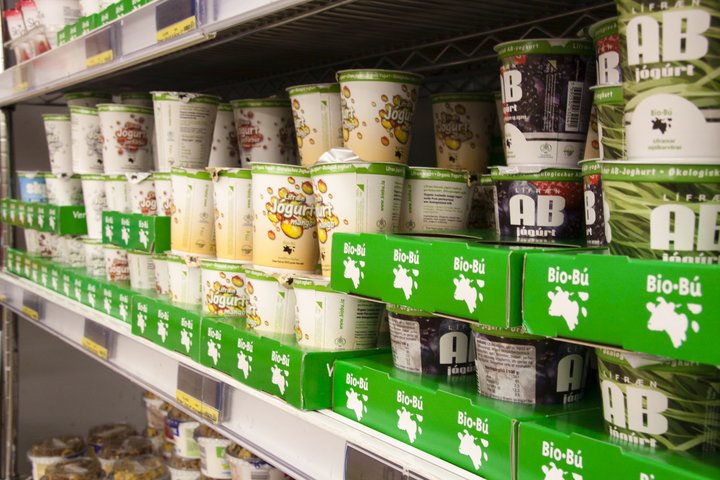 Opnun Costco virðist hafa leitt til lægra matvöruverðs, samkvæmt Arion banka.