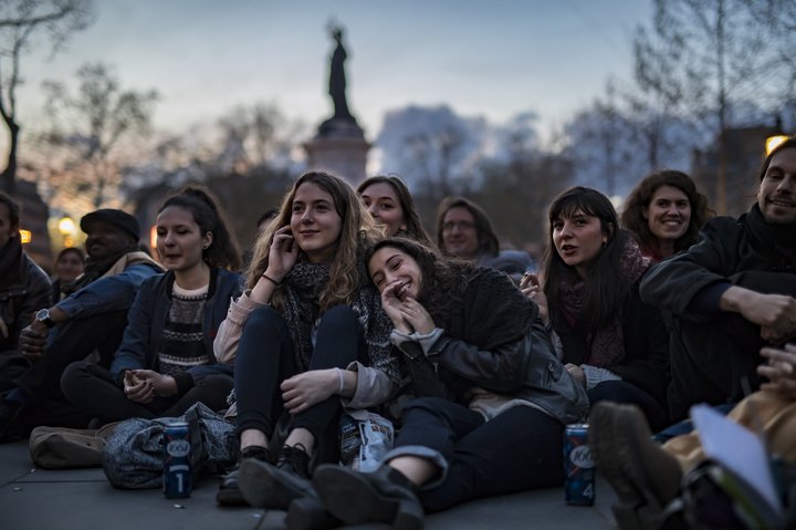 Mótmælin Nuit Debout, Úti alla nóttina, hófust formlega 31. mars og hafa staðið yfir í heilan mánuð. Boðað er til þeirra á samfélagsmiðlum. 