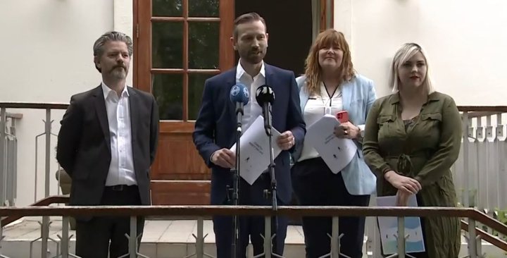 Oddvitar flokkanna fjögurra sem mynda nýjan meirihluta í borgarstjórn kynntu samstarfssáttmála flokkanna í Elliðaárdal í dag.