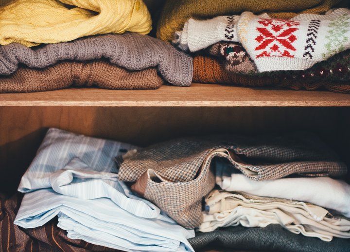 Sumarútsölur ná að draga vísitöluna niður og halda henni óbreyttri milli mánaða.