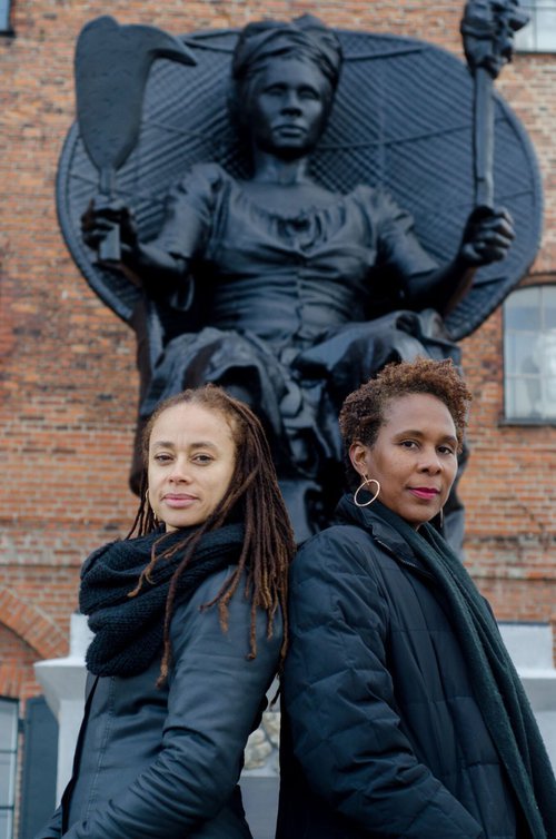 Listakonurnar Jeanette Ehlers og La Vaughn Belle gerðu styttuna til að heiðra minningu Mary Thomas.