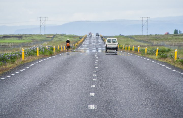 Miklir þungaflutningar um Suðurlandið fylgja vikurnáminu sem fyrirhugað er við Hafursey. Mynd af þjóðvegi 1 í Rangárvallasýslu.
